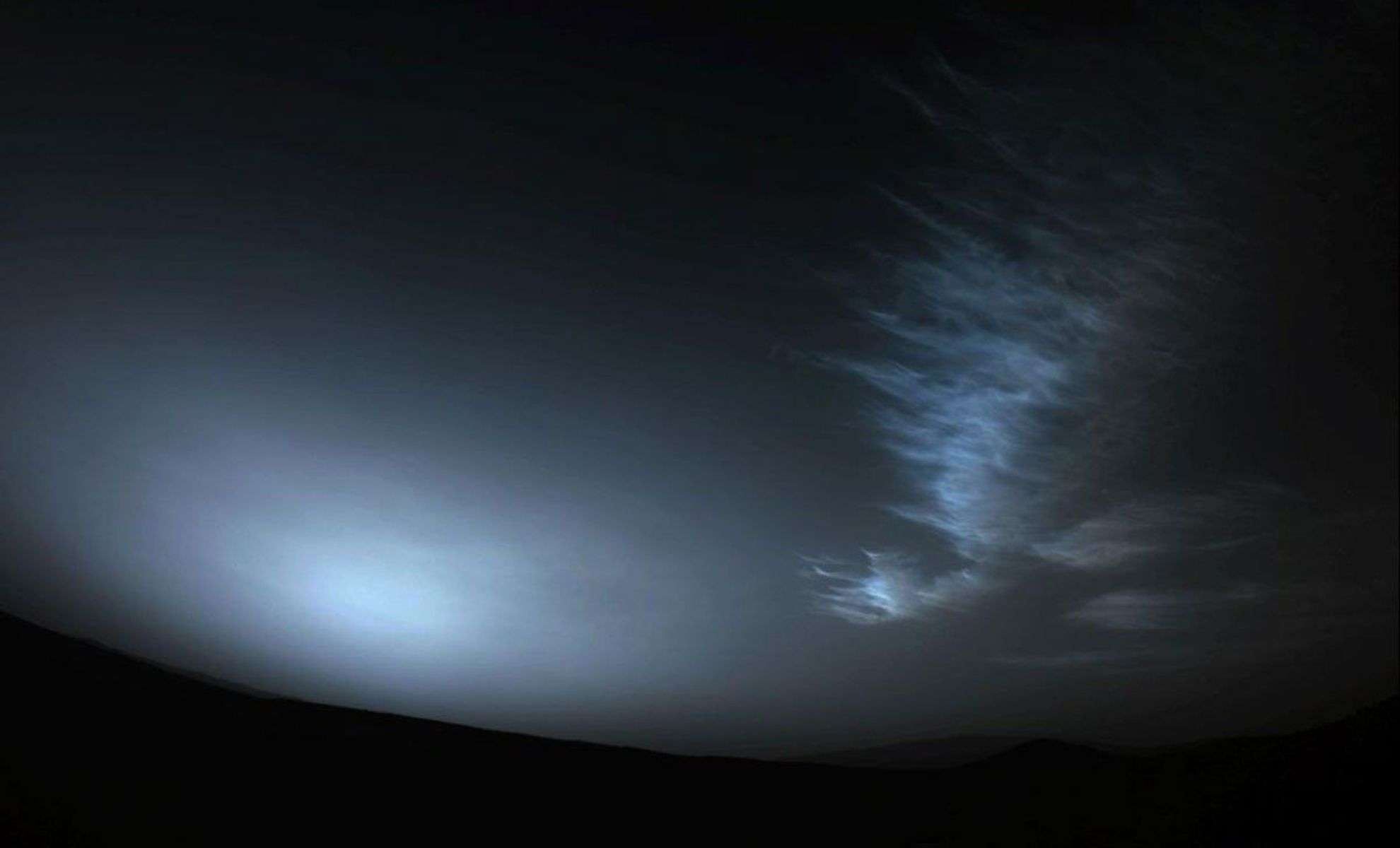 Perseverance Rover Captures Ethereal Clouds Floating Over Mars at Dawn 