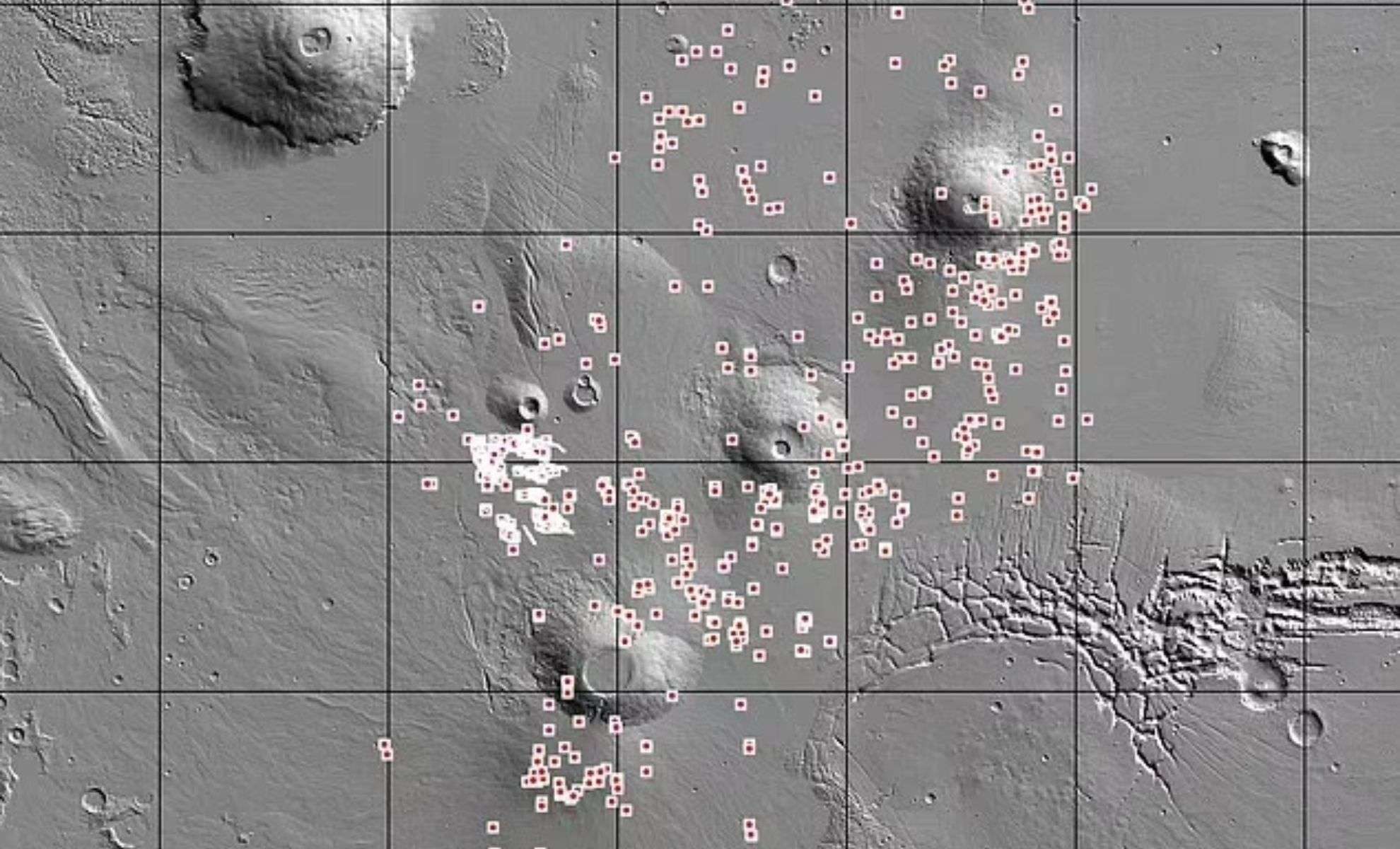 scientists-stunned-hole-discovered-mars-afde8944724512626d3f60a95142020c.jpg