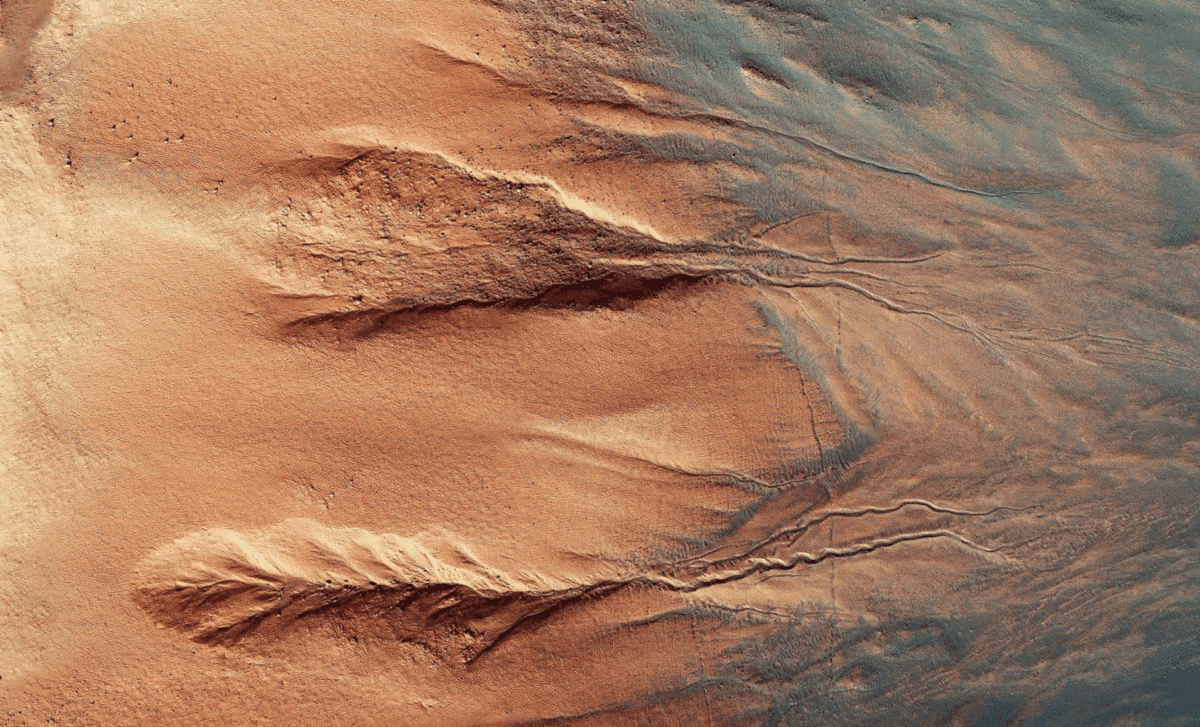 Unraveling Mars’ Mysterious Gullies: The Surprising Role of Dry Ice 