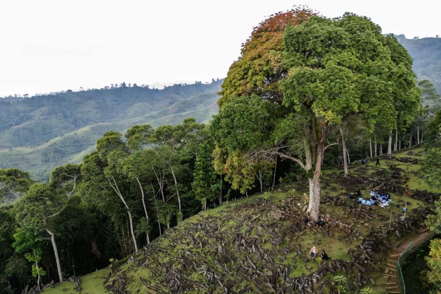 The-Gunung-Padang-site-in-Indonesia-339ab5477c52805147e69484bf9a1c98.jpeg