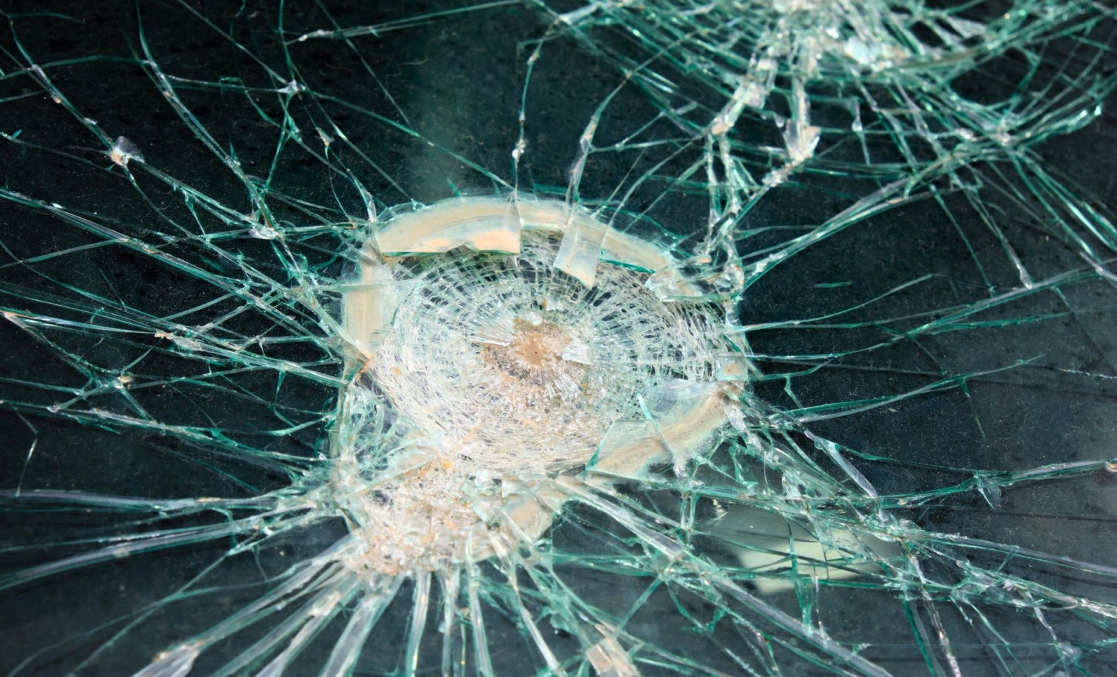 Unexplained Blaze Damages Tesla Windscreen at 100 km/h on Australian Road 