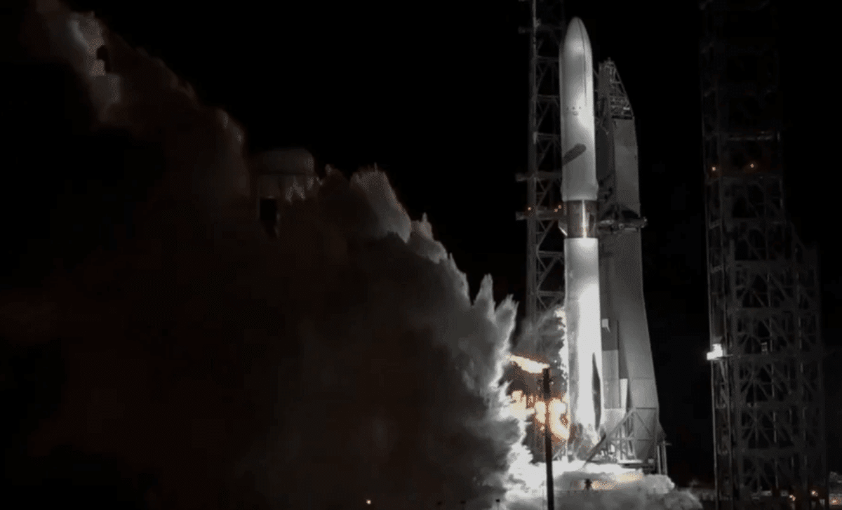 Blue Origin Successfully Tests New Glenn Rocket Engines Ahead of NASA Mars Endeavor 