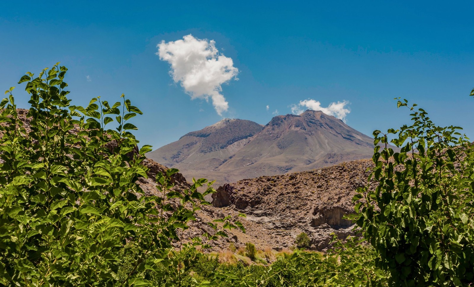 Ancient Mount Taftan Exhibits Unusual Activity, Hinting at Possible Volcanic Awakening 