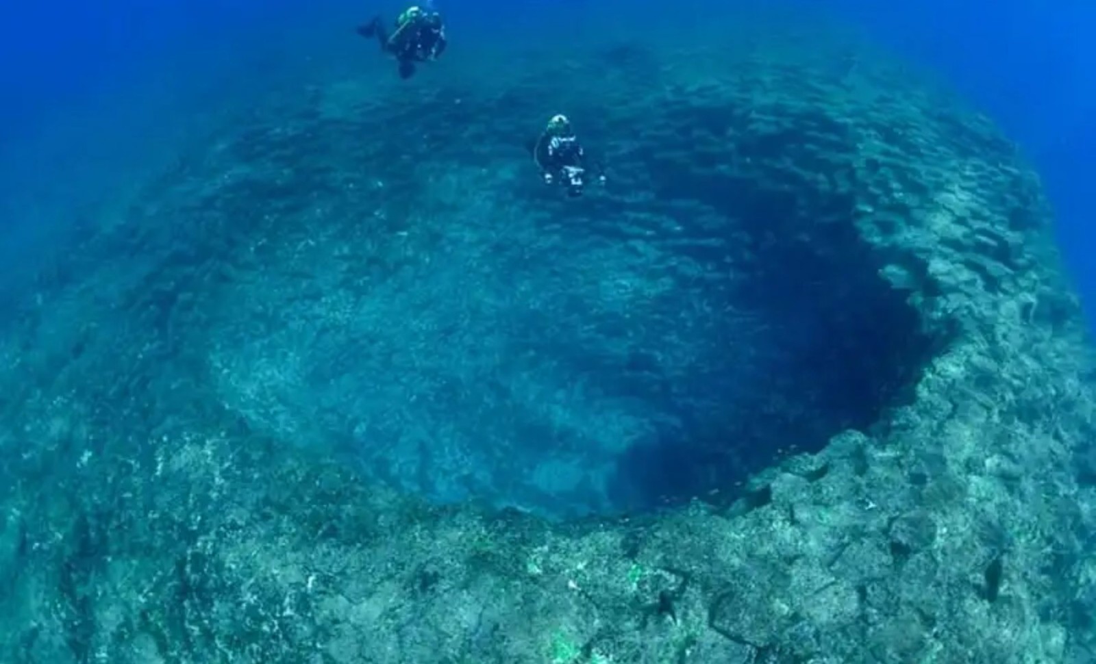 Discovery of a Massive 5-Mile Wide Oceanic Asteroid Crater Linked to Dinosaur Extinction 