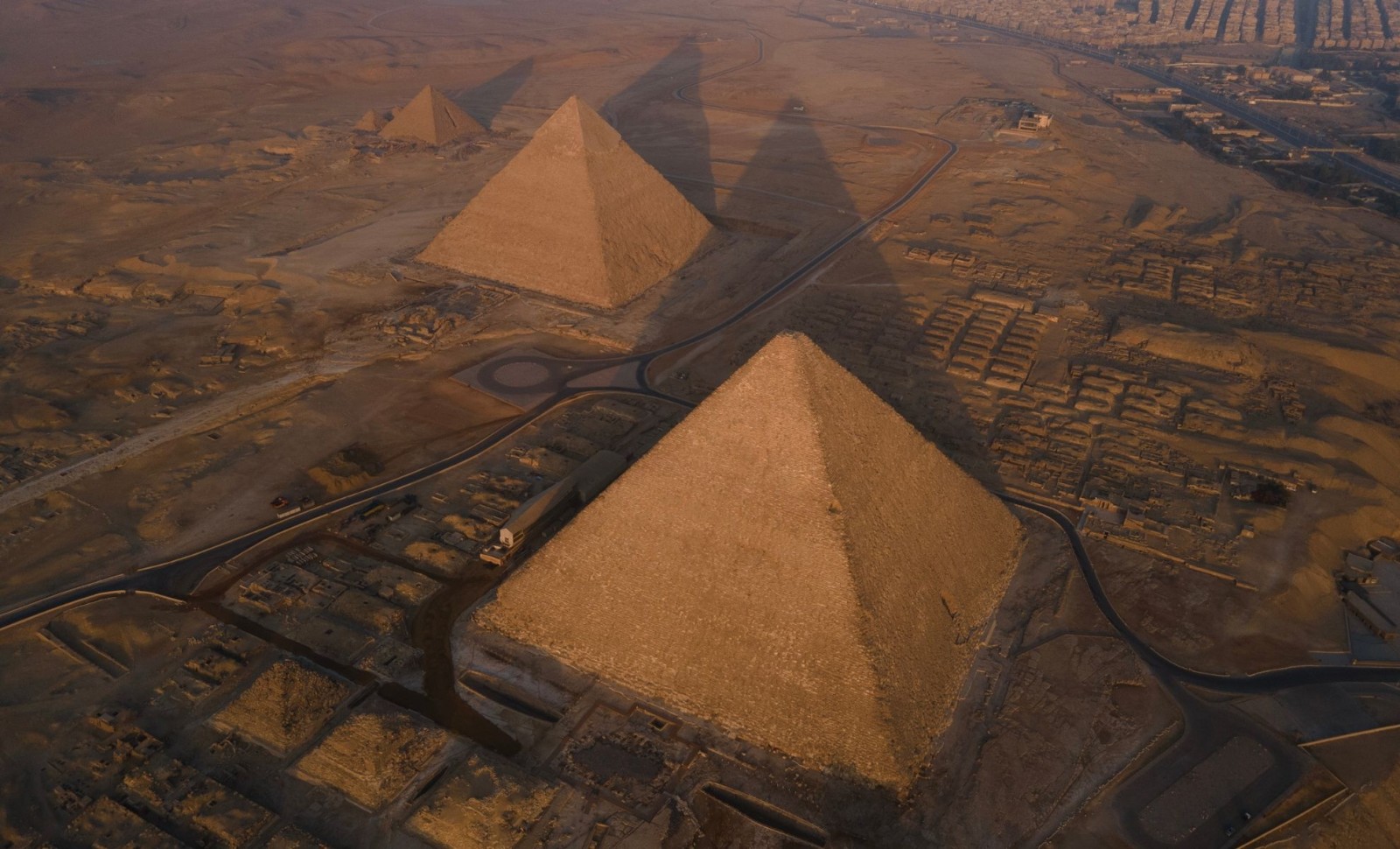 Vast Subterranean Complex Uncovered Beneath Giza: Could It Be an Ancient Underground City? 