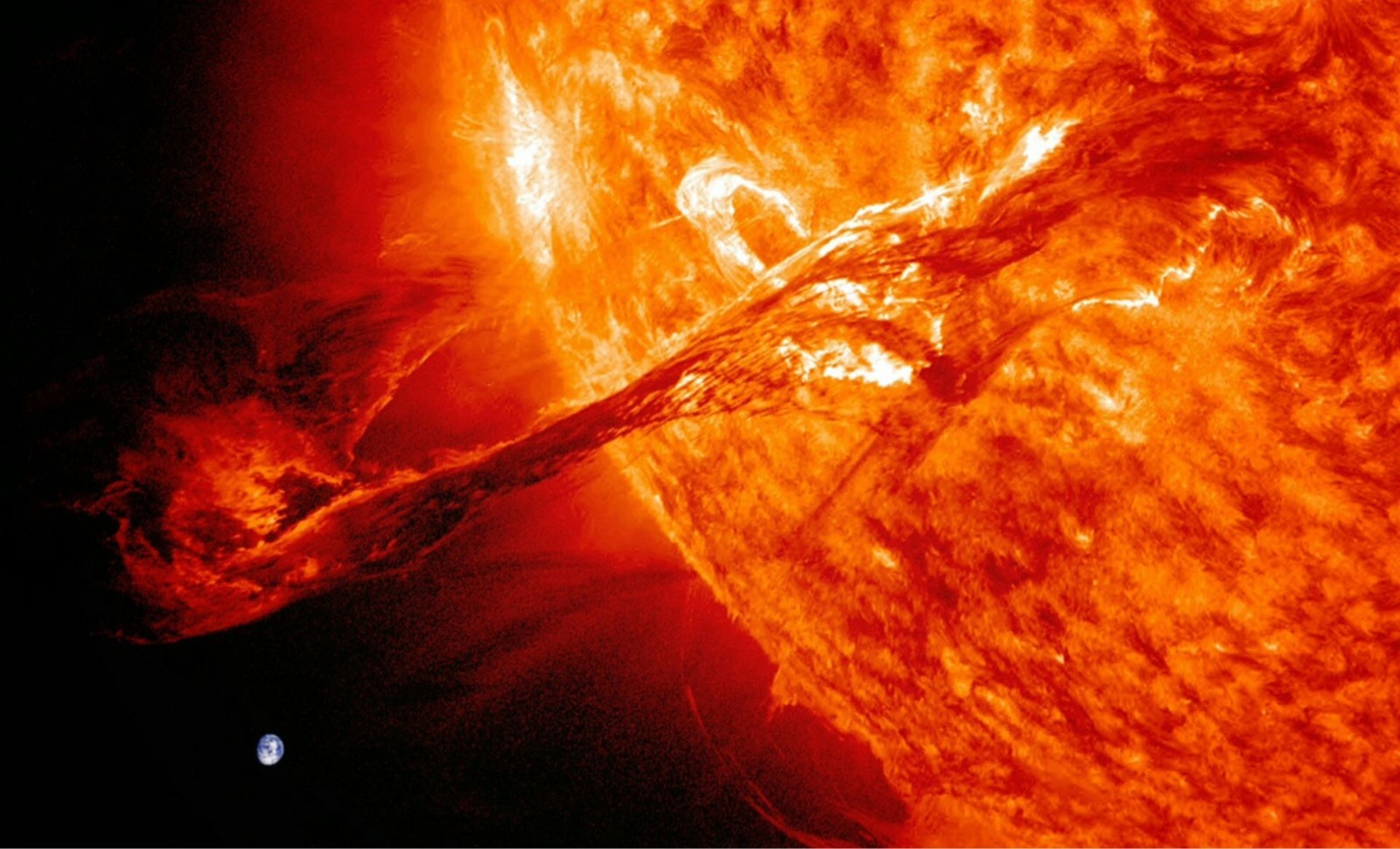 Solar Storms in 2025 May Triple Heart Attack Risks for Middle-Aged Women 