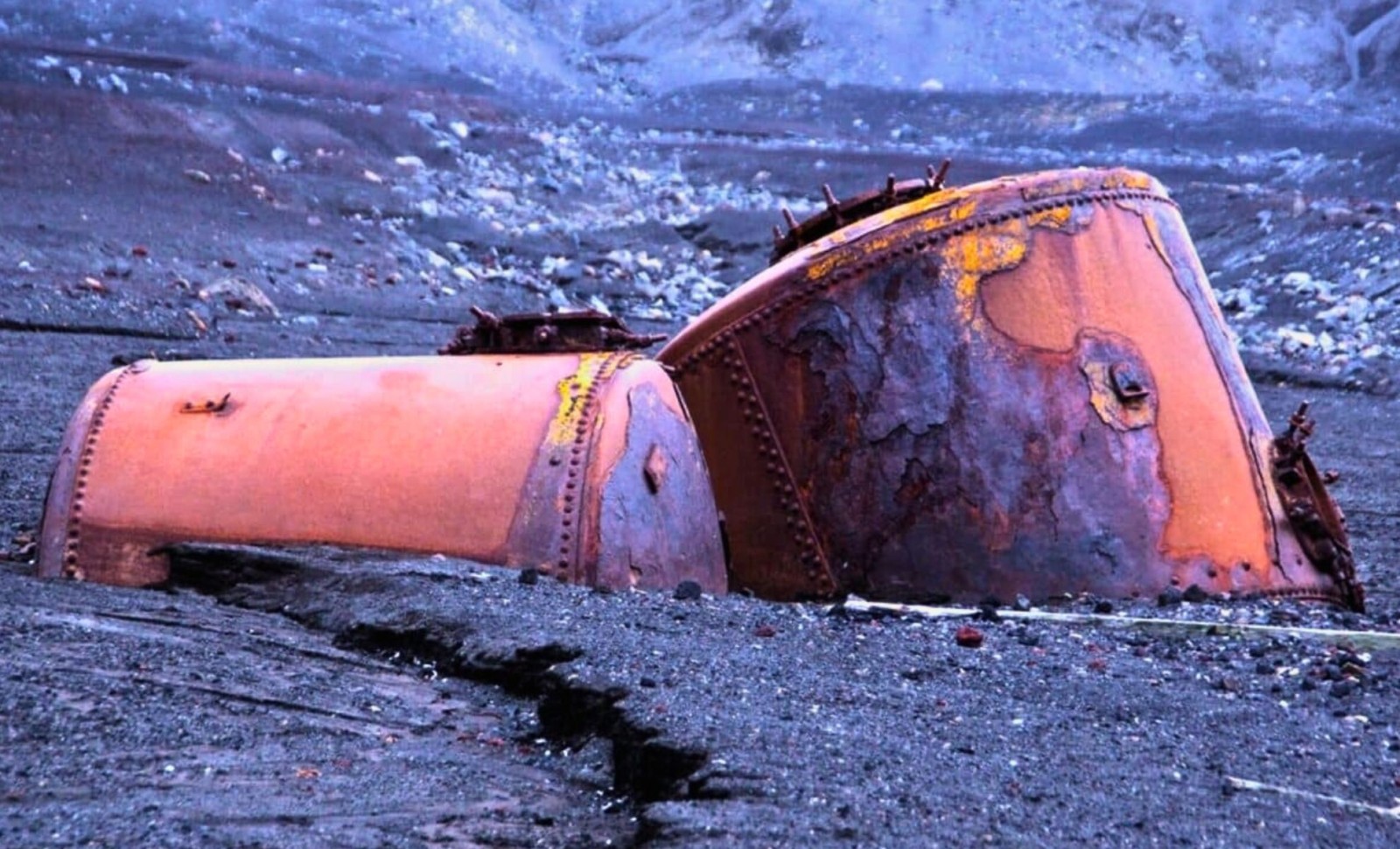 Massive Oil Reserves Discovered Beneath Antarctic Waters by Russian Expedition 