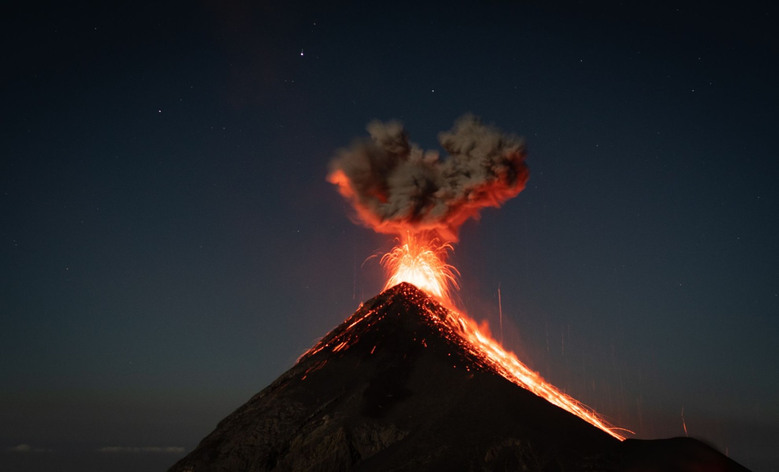 Enormous Circular Fault Uncovered Beneath Campi Flegrei Volcano Near Urban Areas 