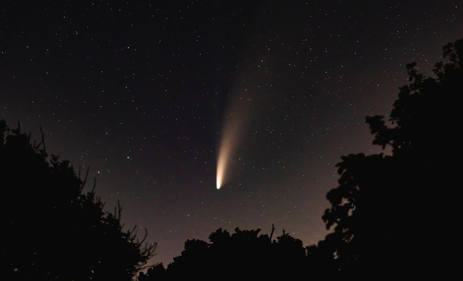 Spectacular Triple Breakup of Comet C/2025 K1 (ATLAS) Captured on Camera 