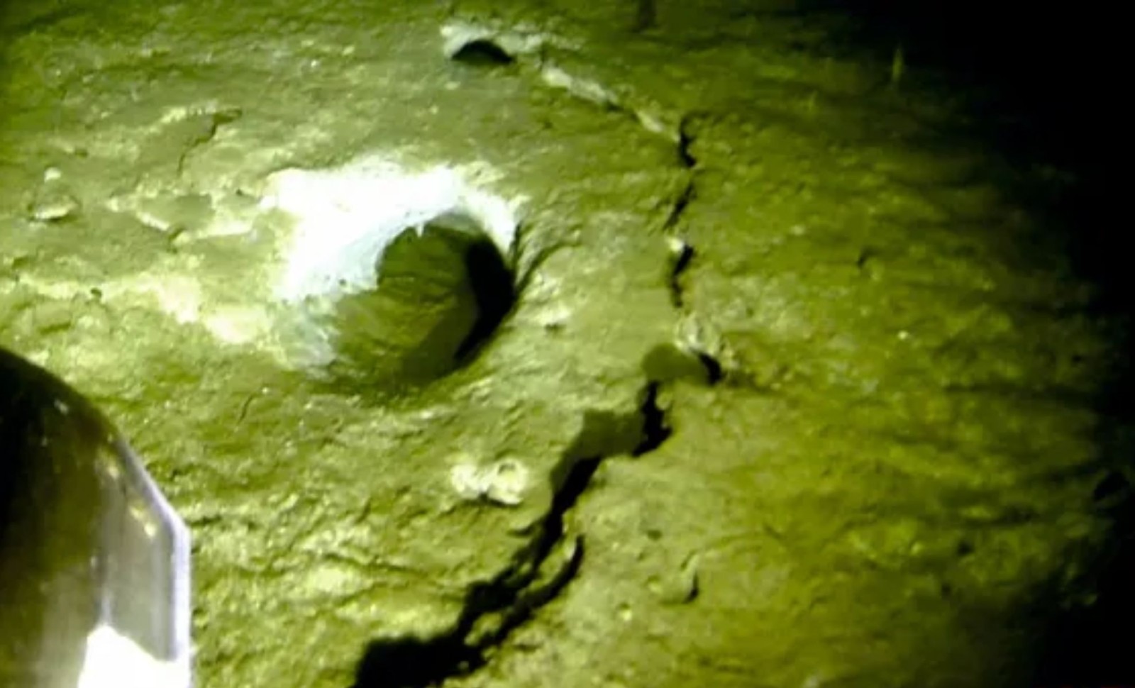 Autonomous Submersible Reveals Hidden Mud Volcanoes Below Lake Baikal 