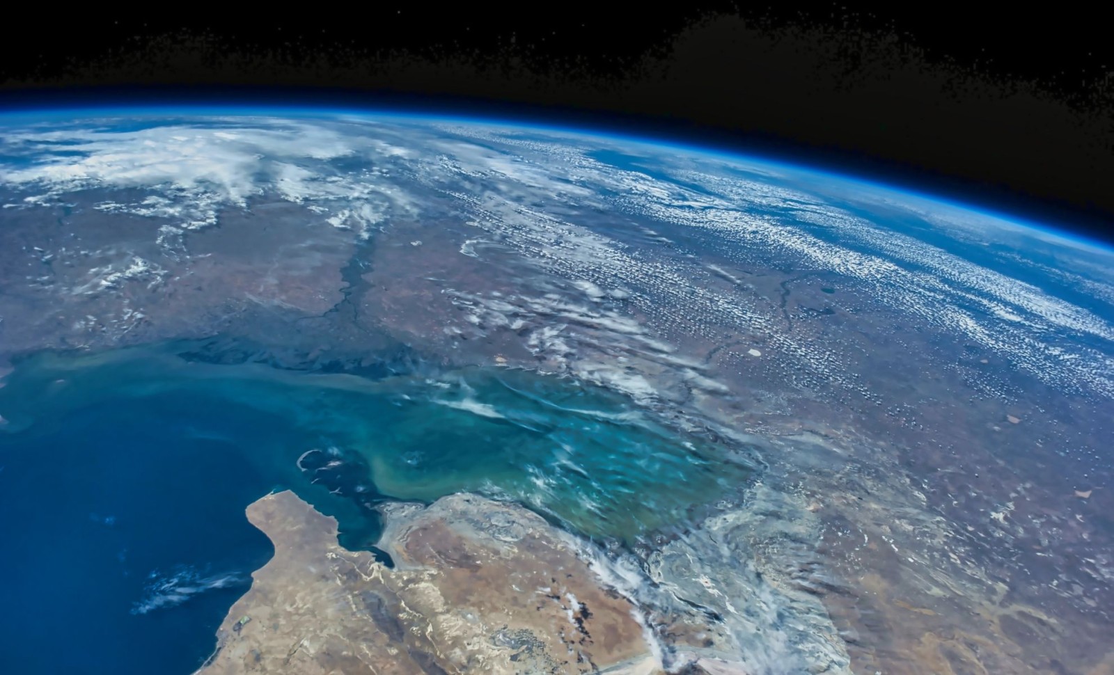 Stunning Earth Photo Captured Moments Before Japanese Lander Crashed on Moon 