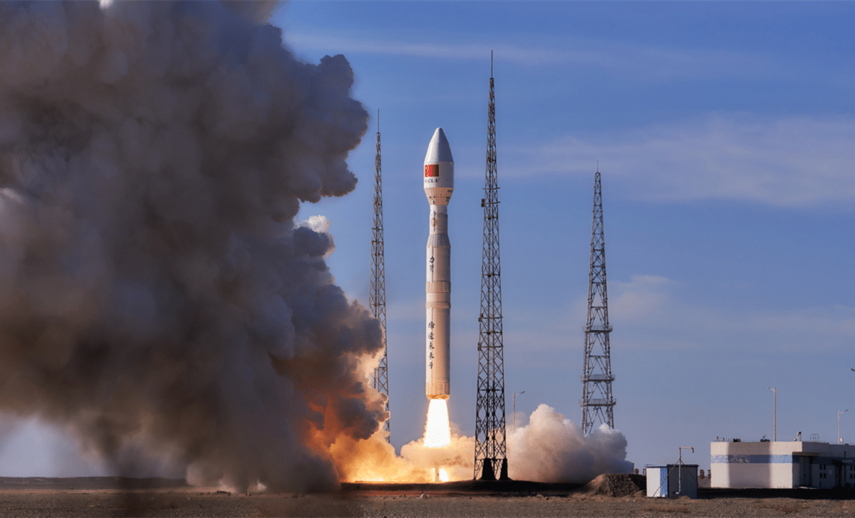 Near-Miss Between Starlink and Chinese Rocket Highlights Space Traffic Challenges 