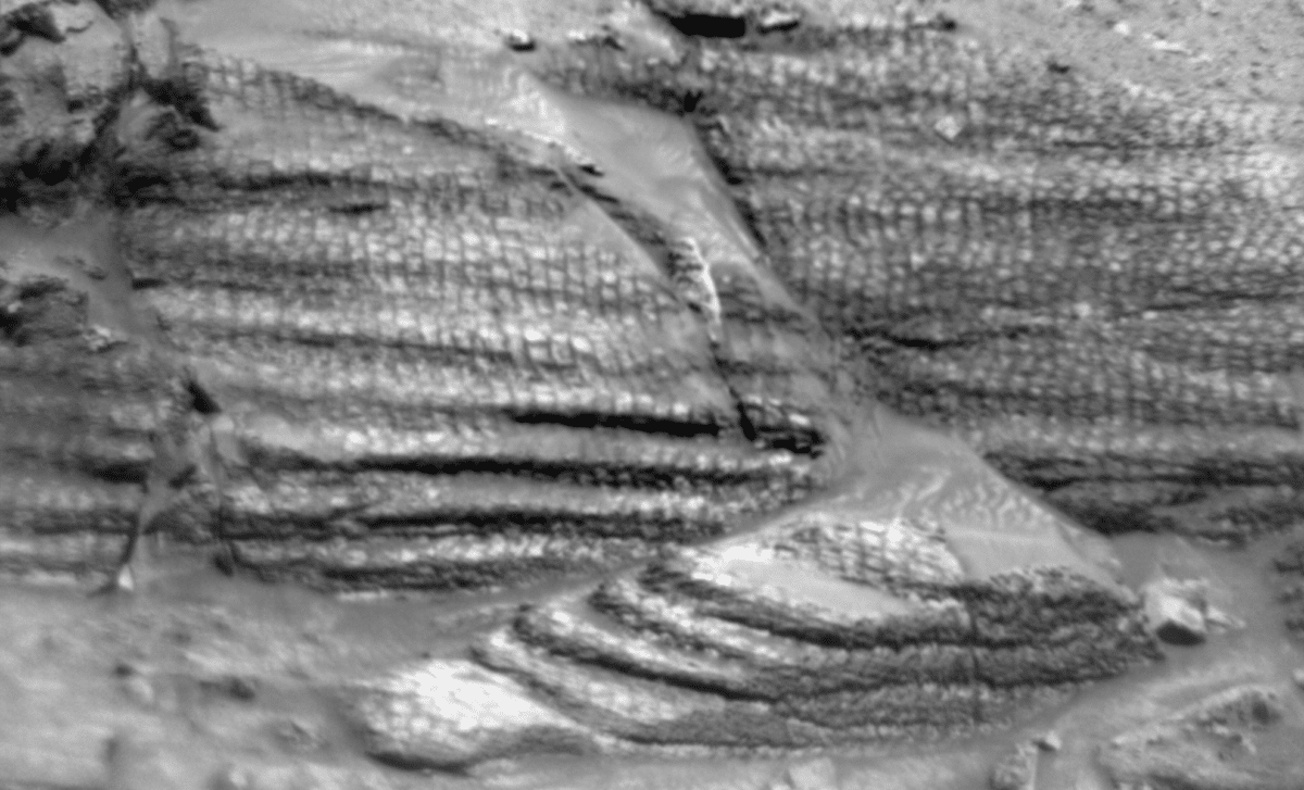 Curiosity Rover Discovers New Geological Secrets After Moving to Fresh Martian Location 