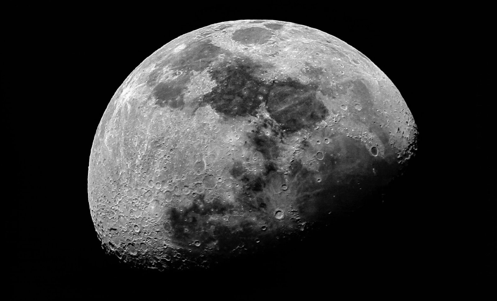 New LROC Images Reveal Ancient Crustal Fractures on the Moon 