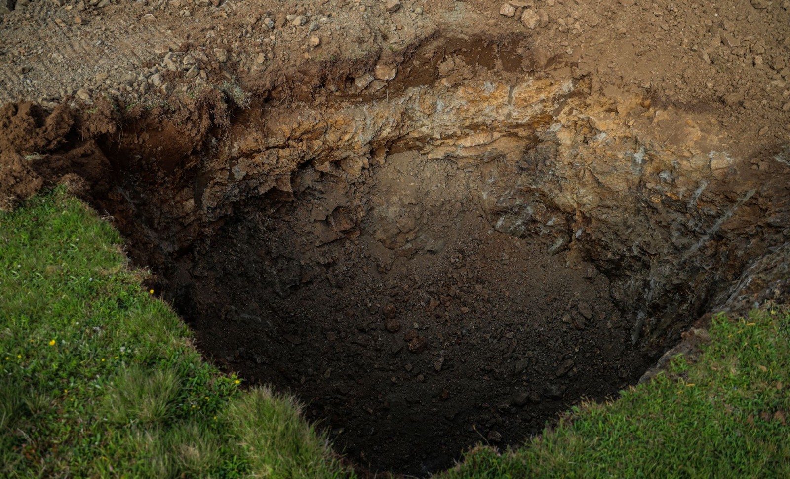 Is It Truly Feasible to Drill Straight Through the Earth? The Untold Challenges 