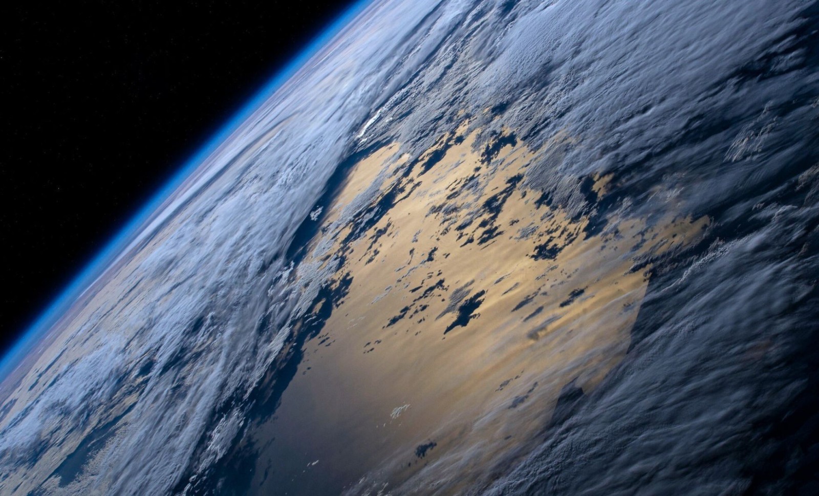 Flat Earth Advocates Journey to Antarctica, Confront the Unexplainable Midnight Sun 