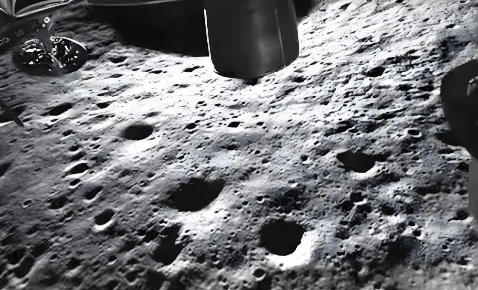 Over 3000 Photos Capture Lunar Lander’s Engine Plume Impact During Moon Touchdown 