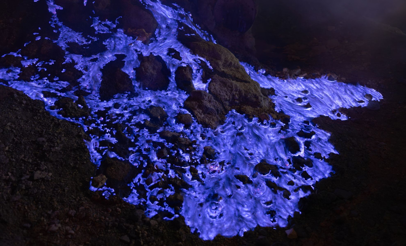 Indonesia’s Kawah Ijen Volcano Glows with Electric Blue Flames Explained 