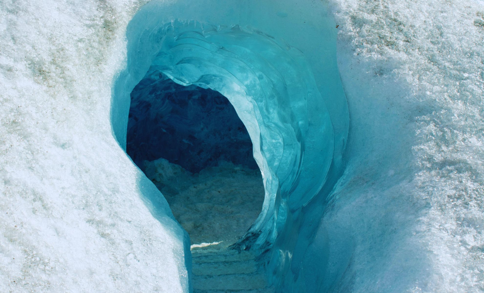 Antarctica Hosts a Tiny Frozen Vault Preserving Ancient Glacier Ice 