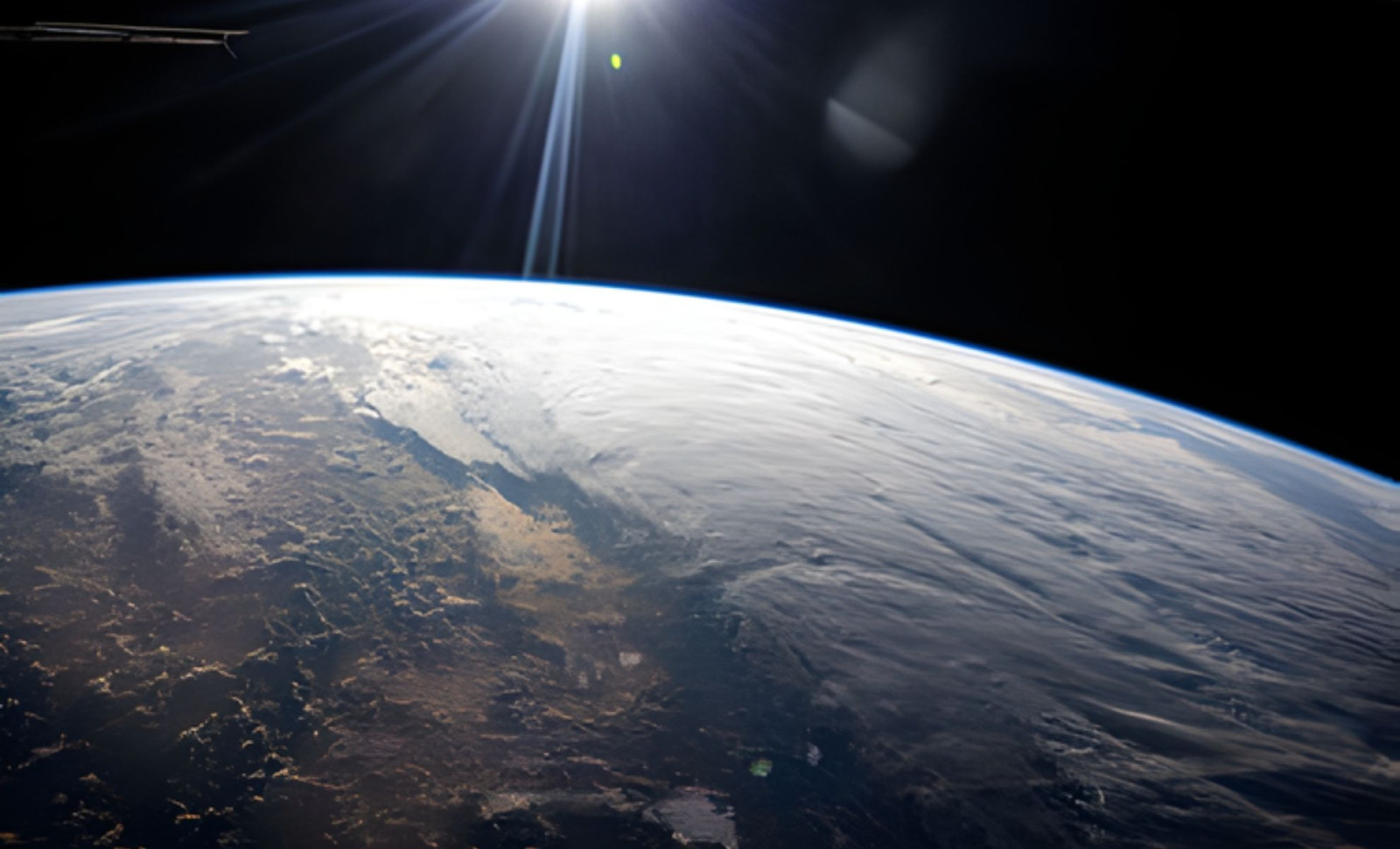 Polish Astronaut Captures Stunning Time-Lapse Footage of Earth and Moon from Space 