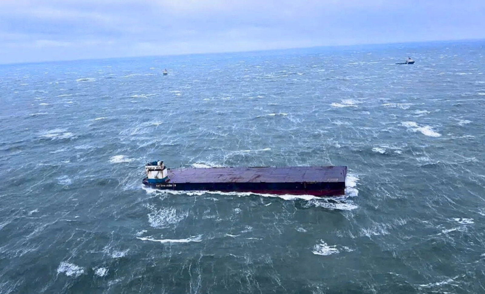 Severe Storm Drives Over 100 Cargo Ships to Seek Shelter in Seine Bay Amid Unusual Maritime Crisis 