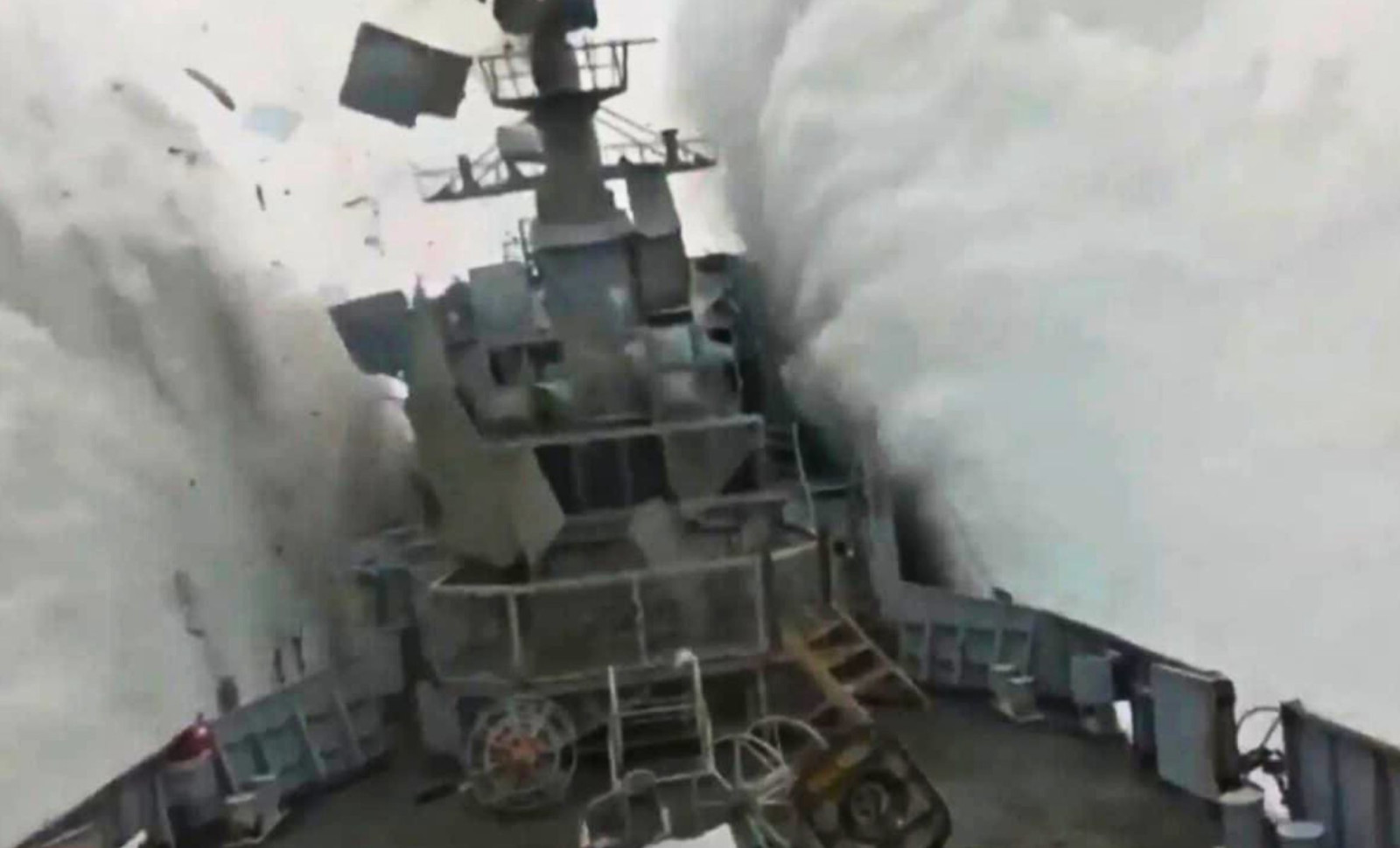 Dutch Navy Frigate Neutralizes Attack Drones Near UK Waters 