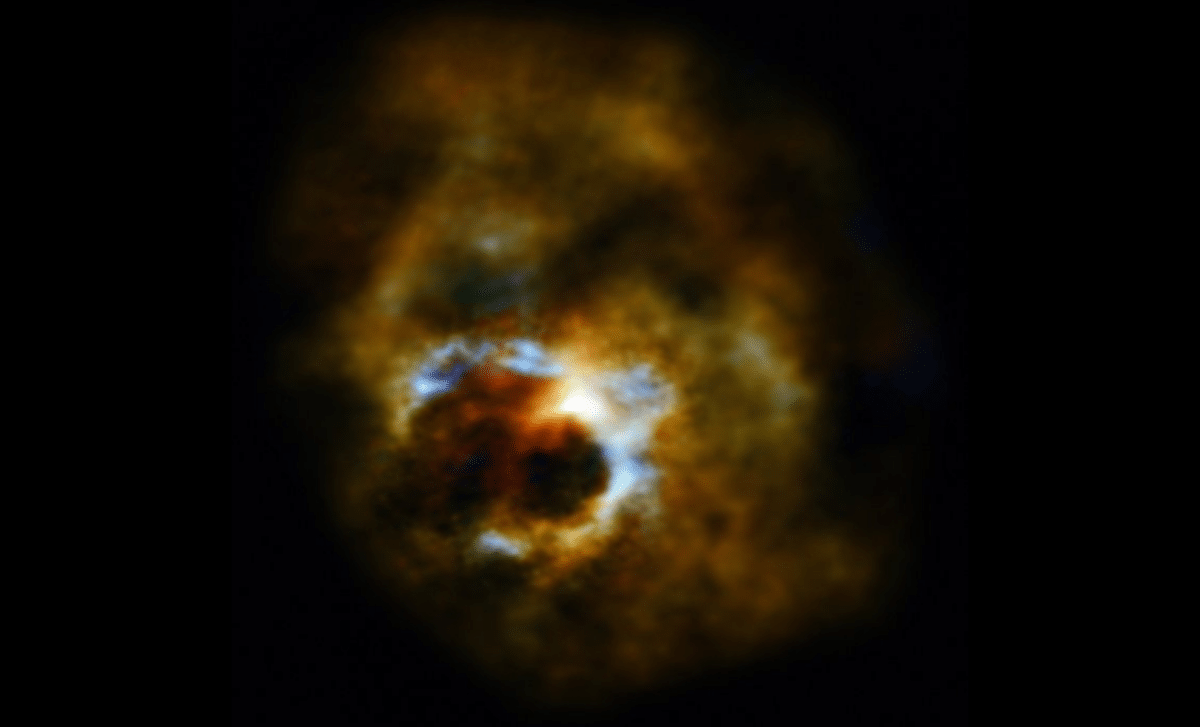 Astronomers Unveil Unique Heart-Shaped Gas Cloud from Aging Star Mira A 