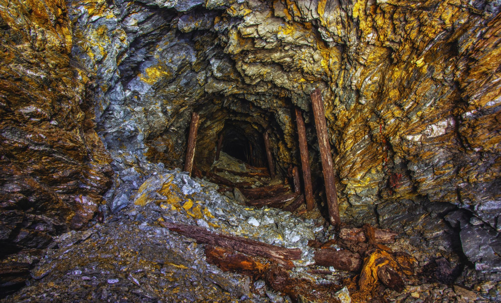 Lost Roman Goldmine Discovered Under Thick Foliage, Showcasing Ingenious Mining Technology 