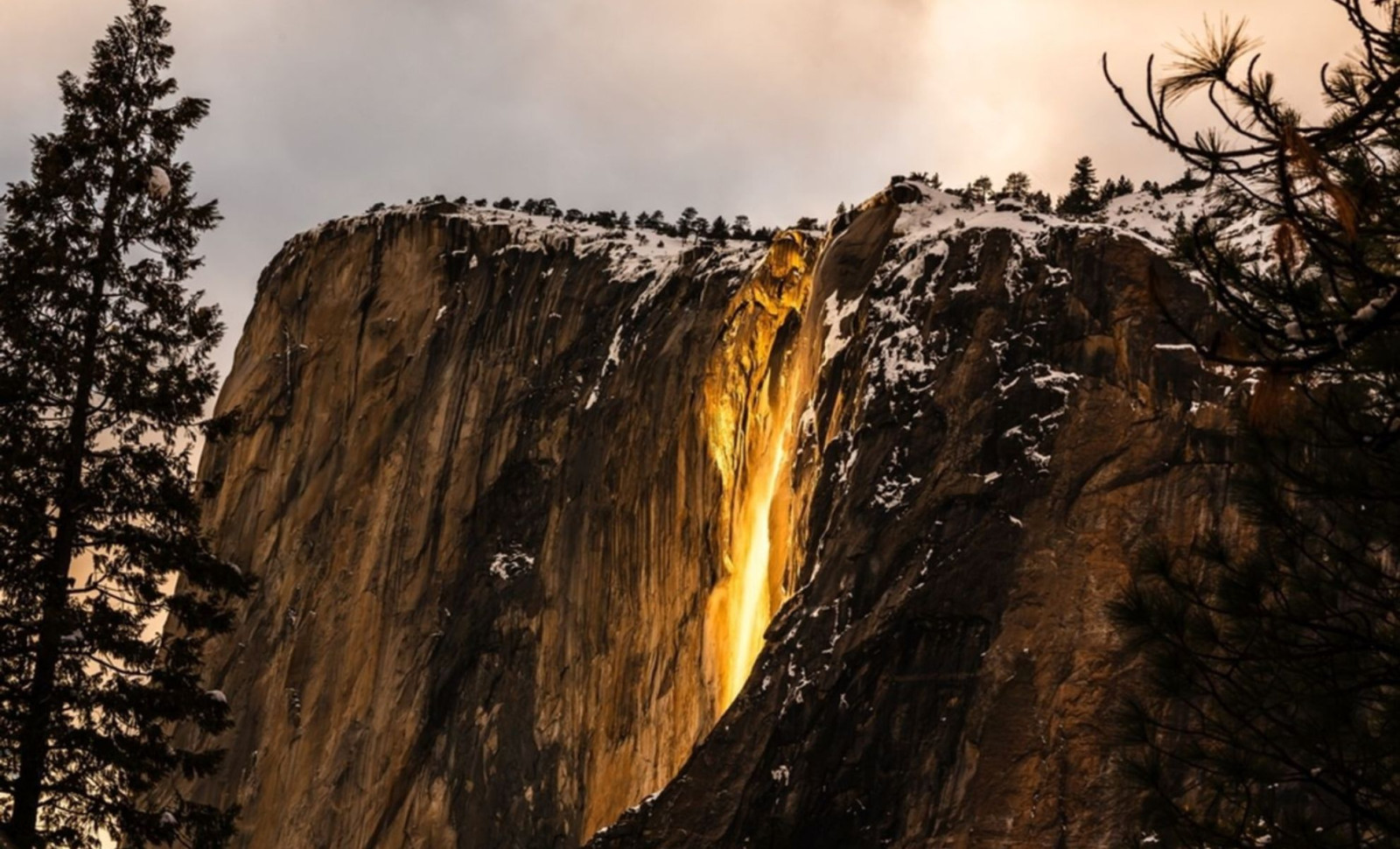 See Yosemite’s Waterfall Ignite in Golden Flames: When to Catch the Firefall 2026 