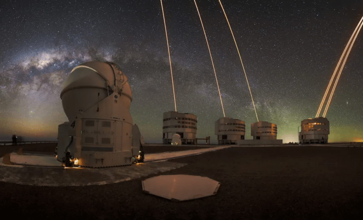 Laser Beams Create ‘Artificial Stars’ Above Chile’s Paranal Observatory, Illuminating the Night Sky 