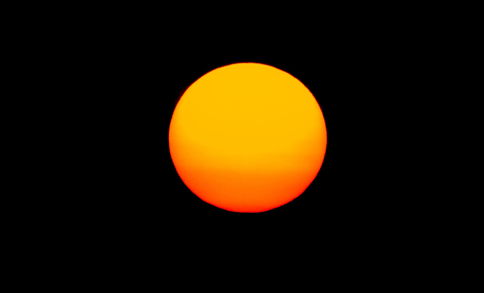 Sun Shines Spotless for First Time in Over Three Years 