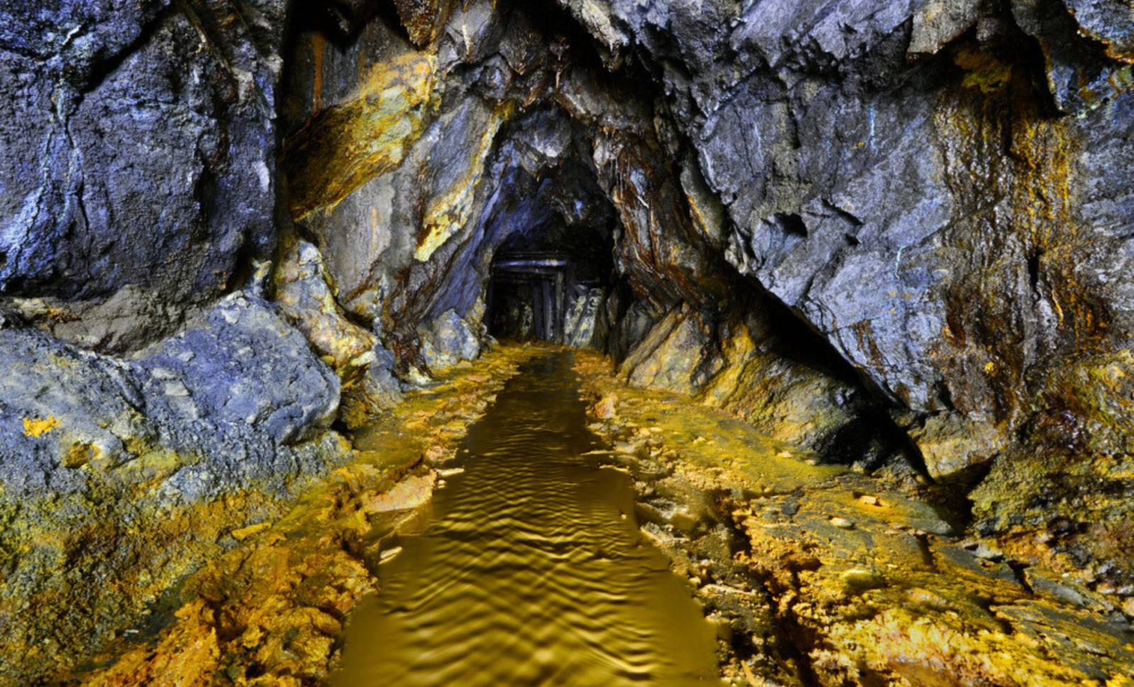Massive ‘Supergiant’ Gold Reserve Uncovered Beneath Pingjiang County in Central China 