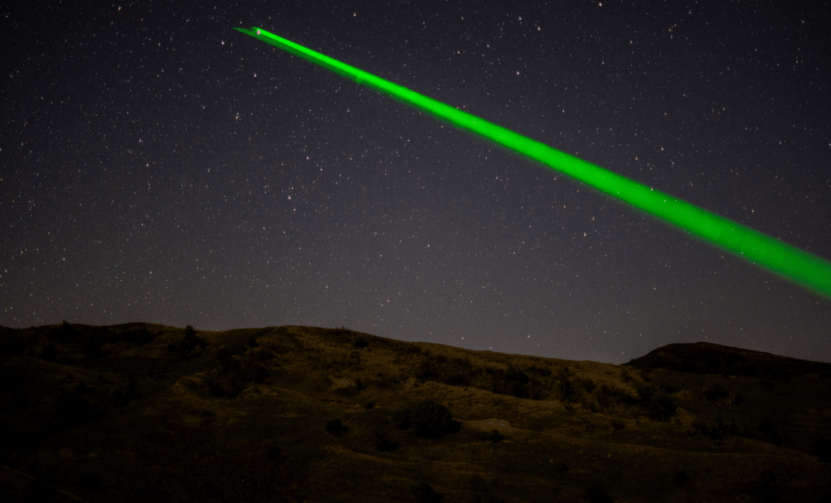 Record-Setting Cosmic Laser Spotted from 8 Billion Light-Years Away Using MeerKAT 