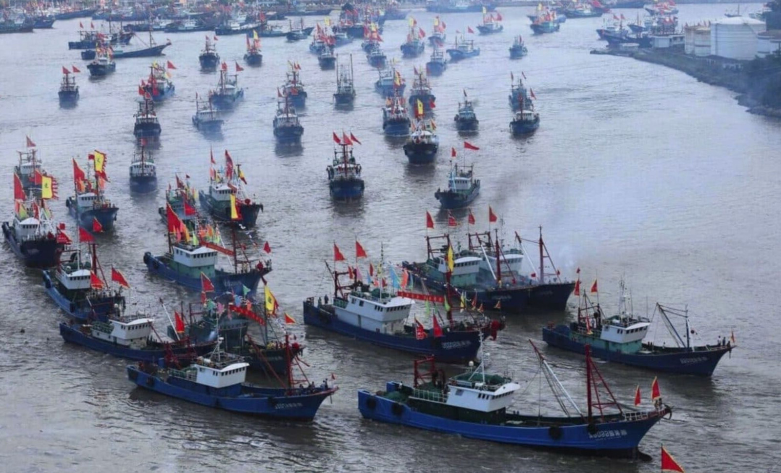 Massive Chinese Fishing Fleets Hover Near Japanese Waters Under Suspicious Circumstances 