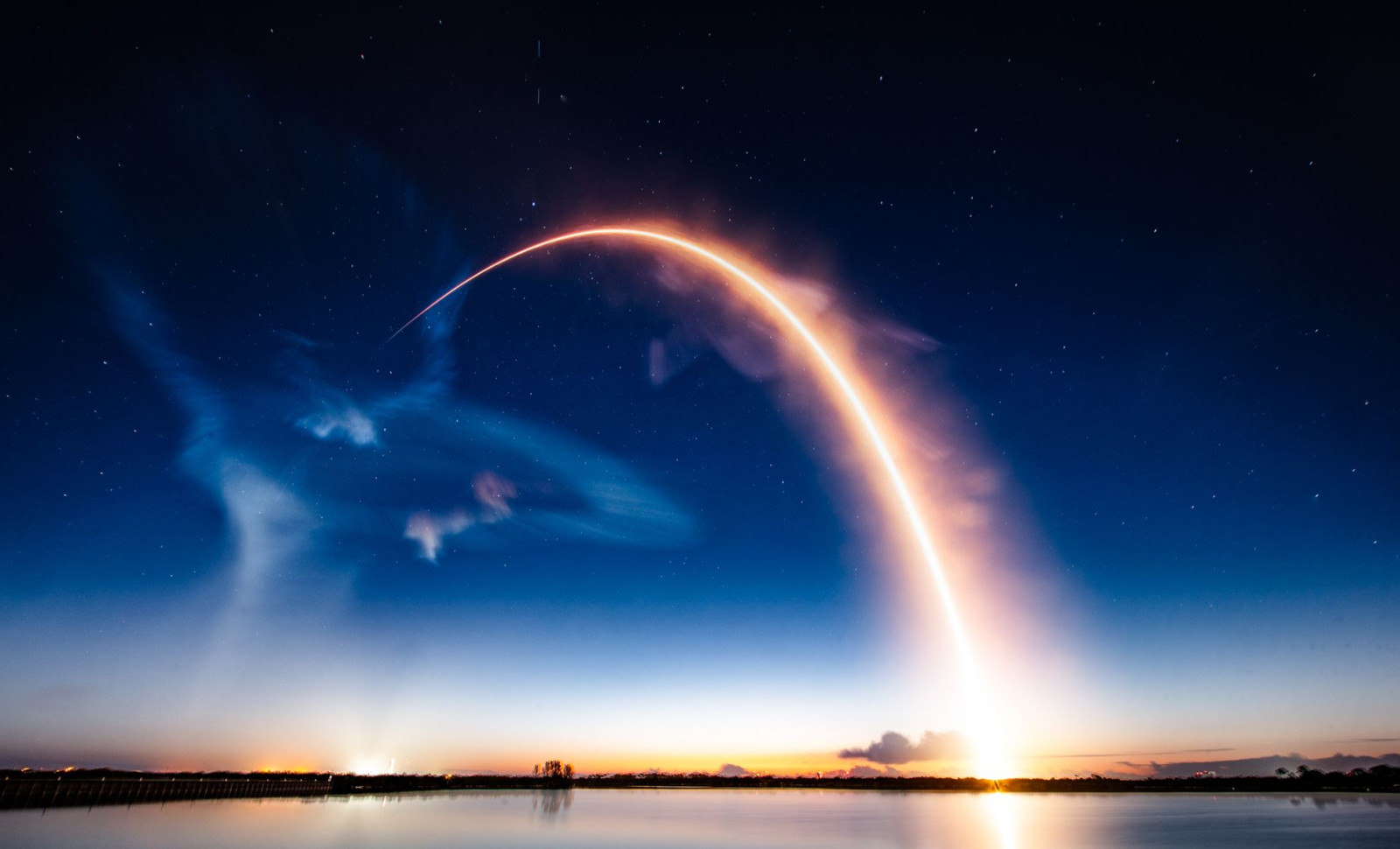 SpaceX Falcon 9 Launch Produces Stunning 'Glowing Jellyfish' in Florida Skies 