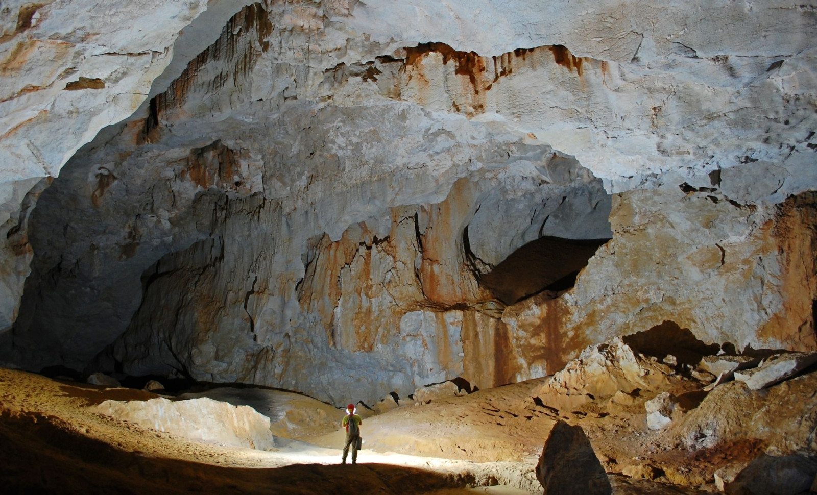 Remnants From Caves Reveal Sahara’s Green and Rainy Past 8,000 Years Ago 