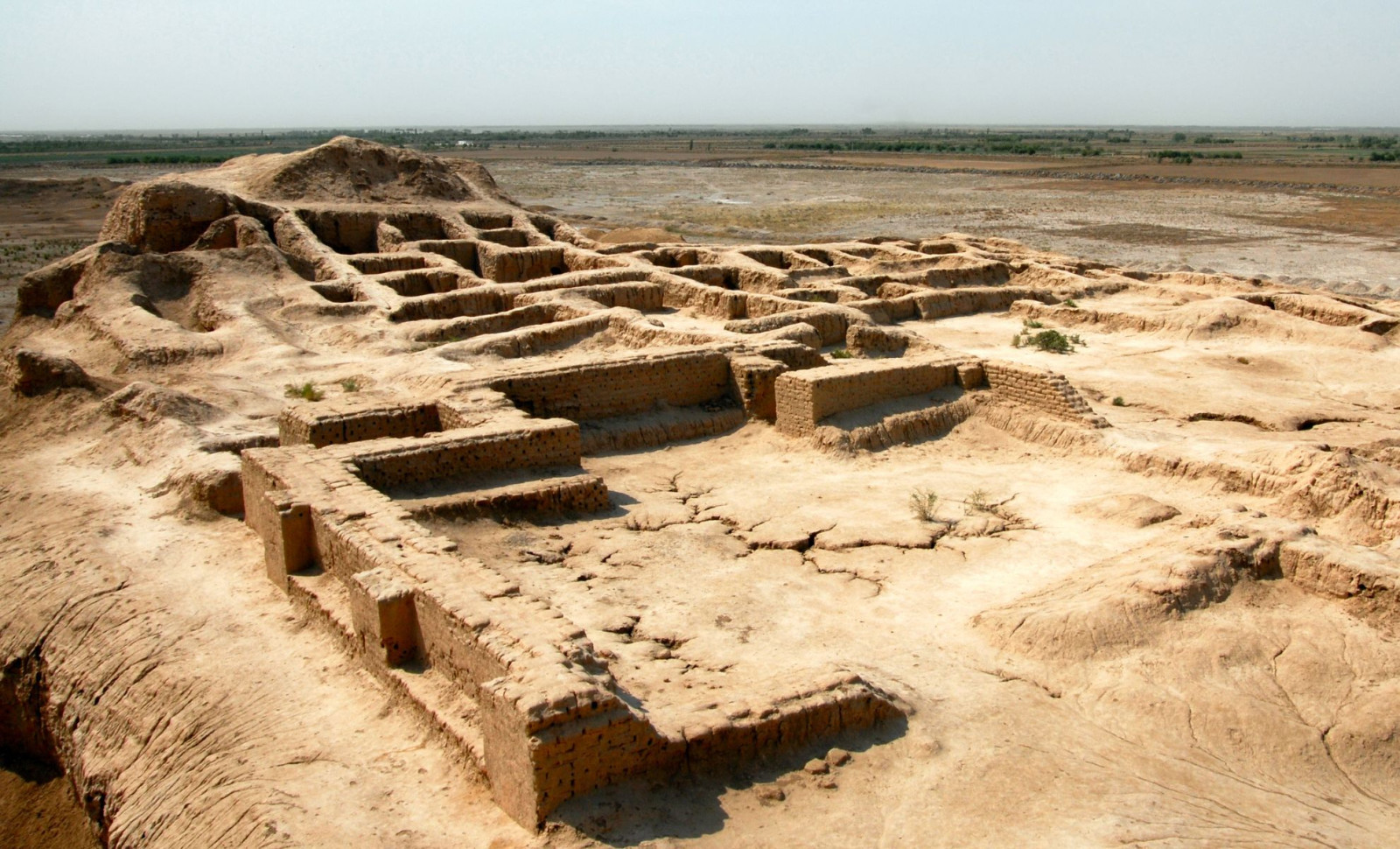 Ancient Flood Sediments Unearthed Beneath Iraqi Ruins Suggest a Lost Civilization 
