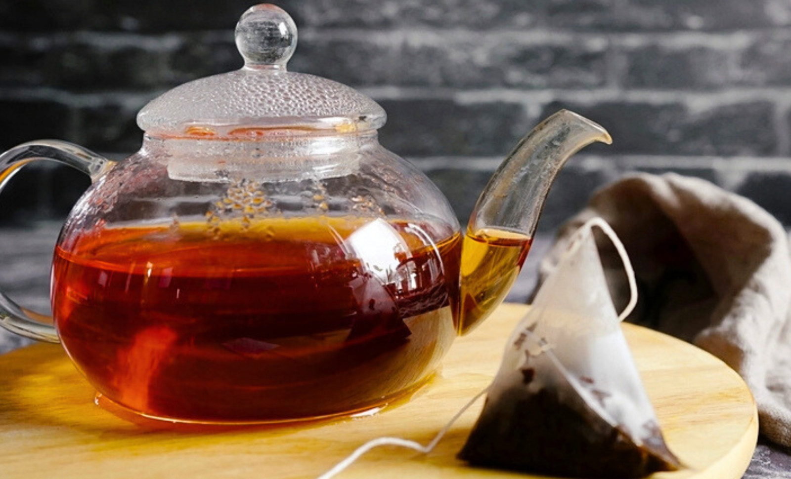 New Research Reveals Billions of Plastic Particles Released from Tea Bags During Brewing 