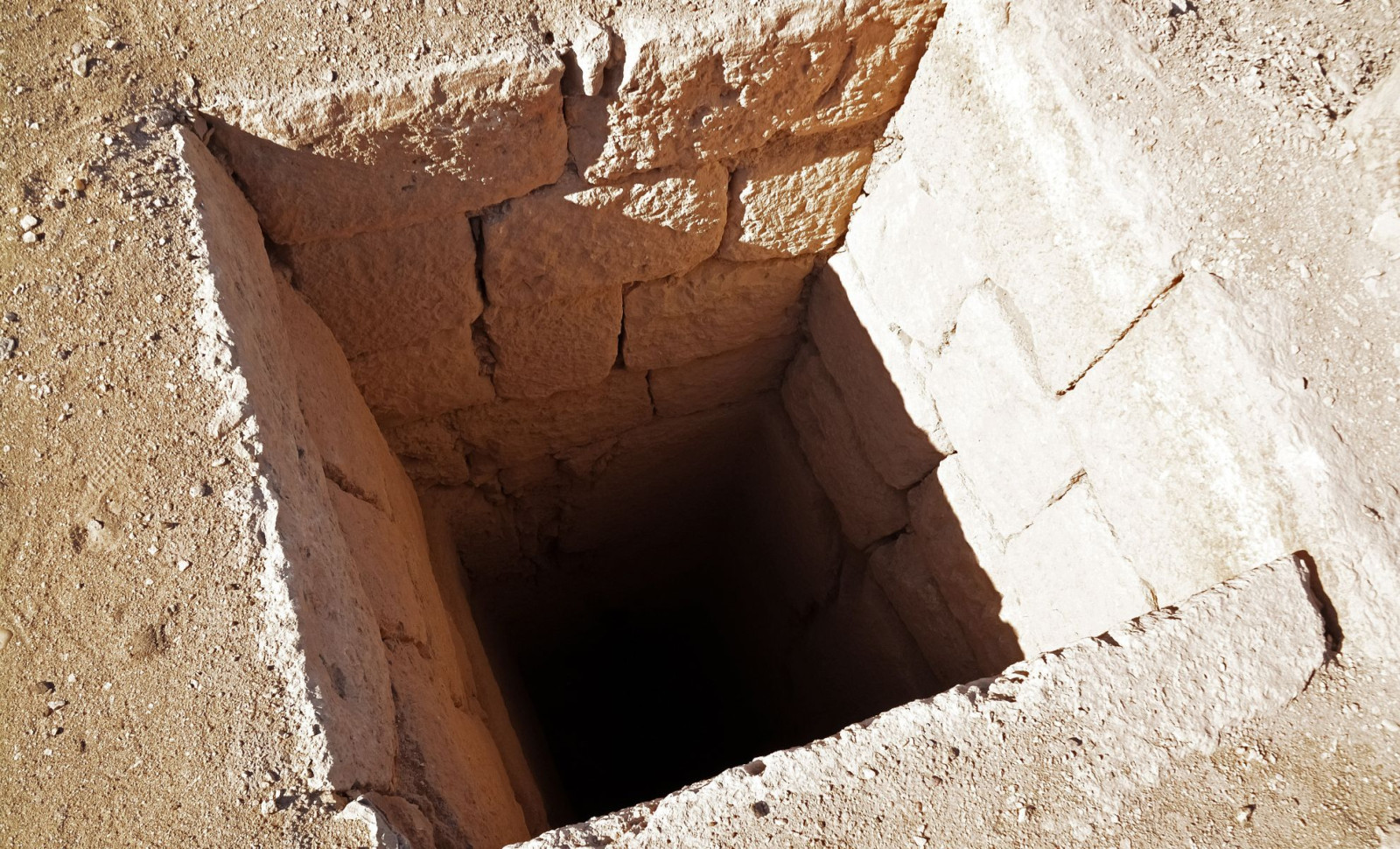 Debunking the Myth: How Ancient Egypt Actually Safeguarded Its Pyramids from Looters 