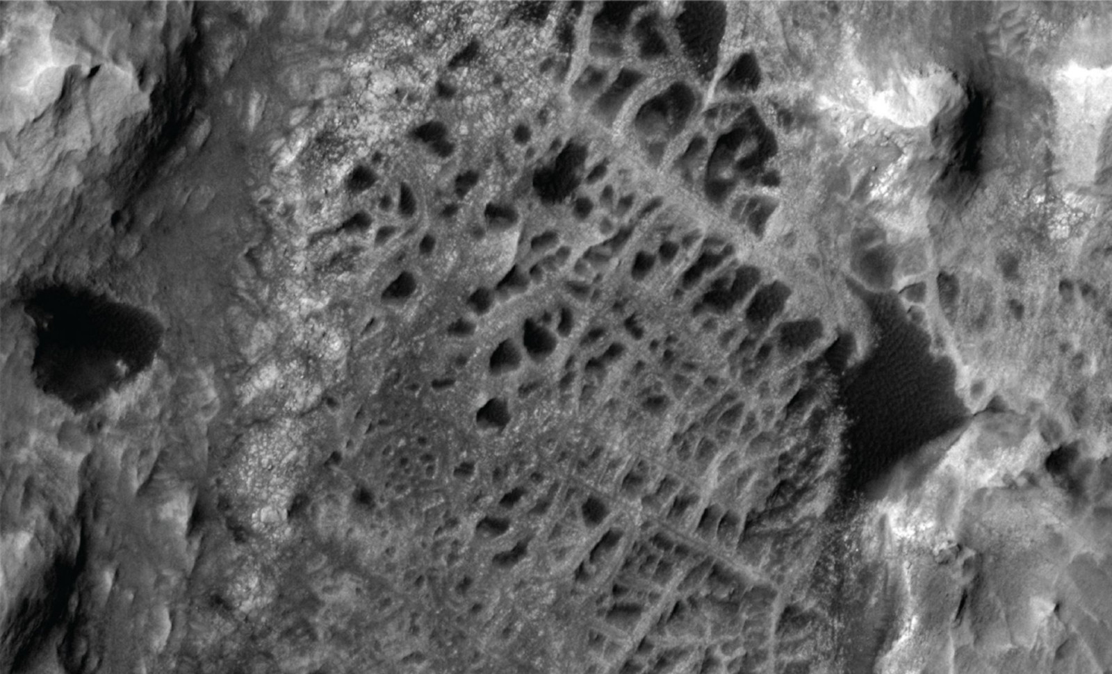 Mars Reveals Web-Like Rock Patterns That Shed Light on Its Watery Past 
