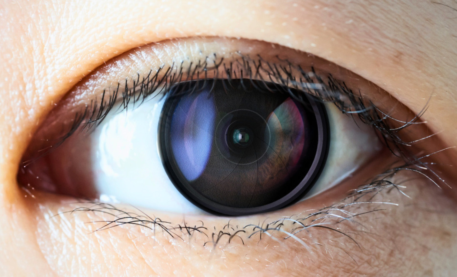 Innovative Smart Contact Lens Monitors and Treats Glaucoma Automatically 
