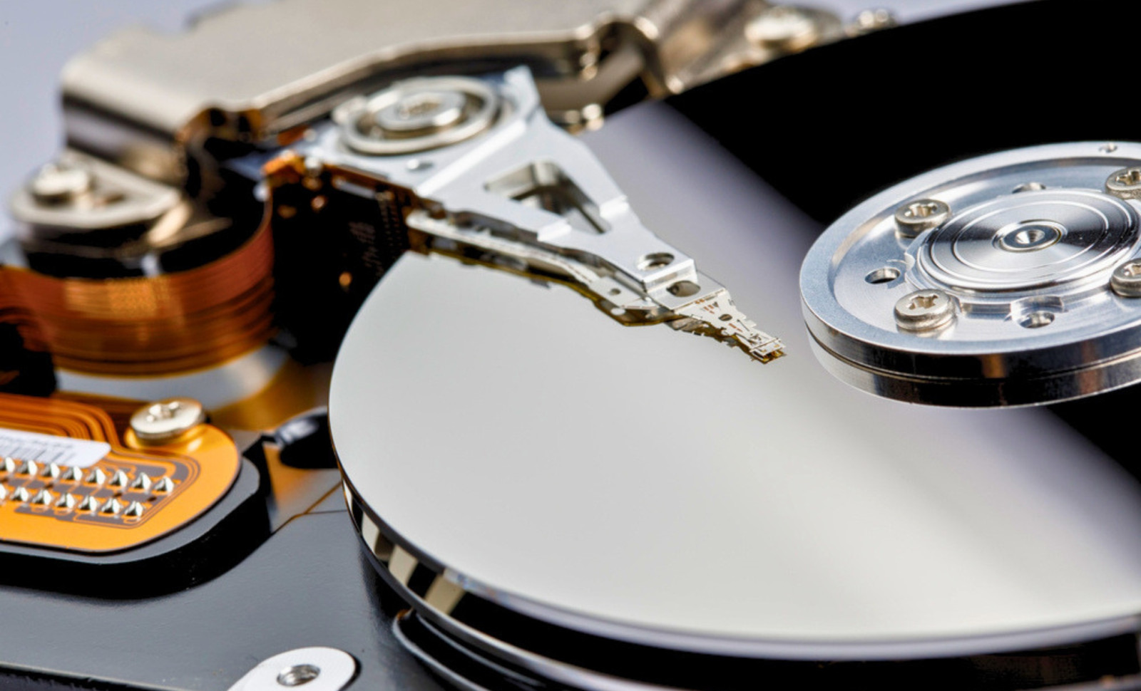 Father’s New 20TB Drive Was a Sham: Son Uncovers Fake Loaded with Car Weights 