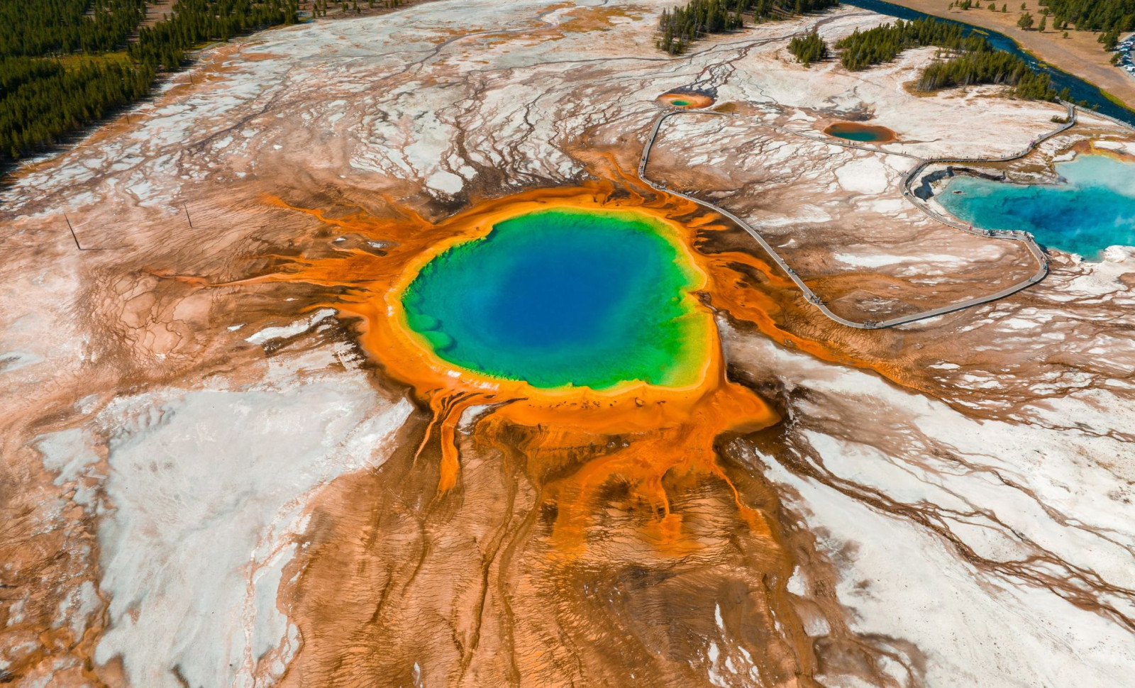 Scientists Uncover a Vast Hot Rock Flow Beneath Yellowstone Fueling Its Volcanic Activity 
