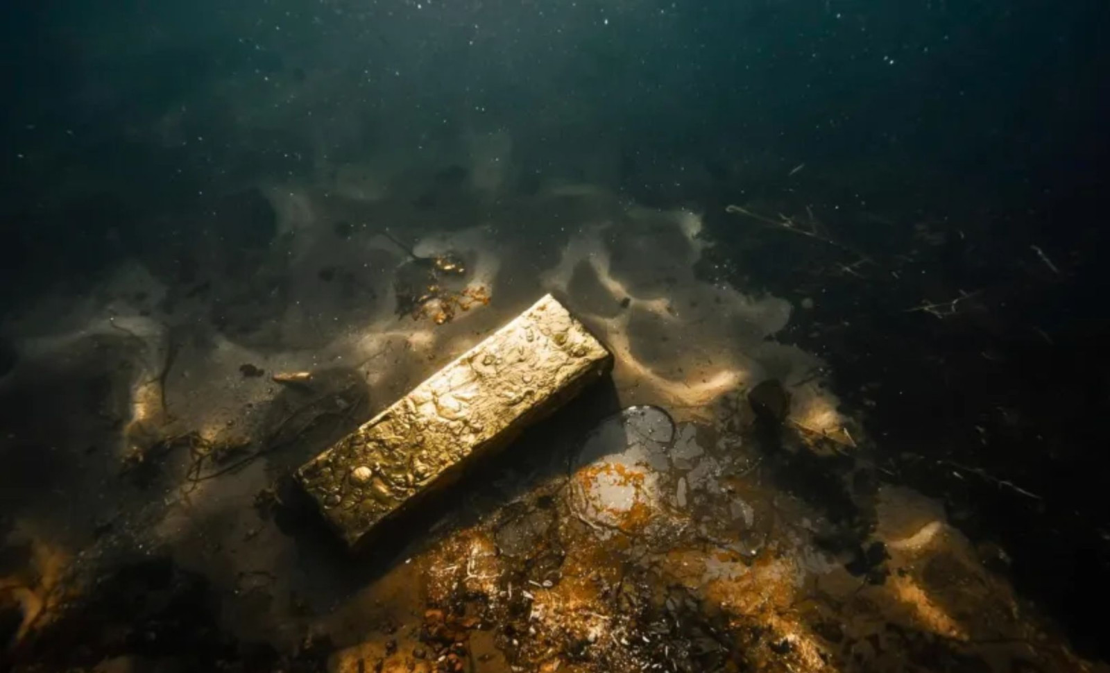 Teen Discovers 500g Gold Bar Beneath Lake Königssee During Swim in Germany 