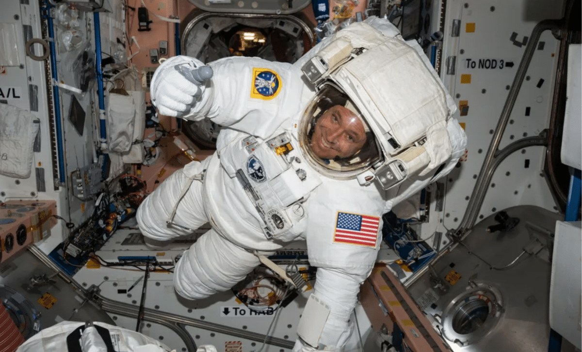 New Study Highlights Grip Strength Challenges Faced by Astronauts During and After Spaceflight 
