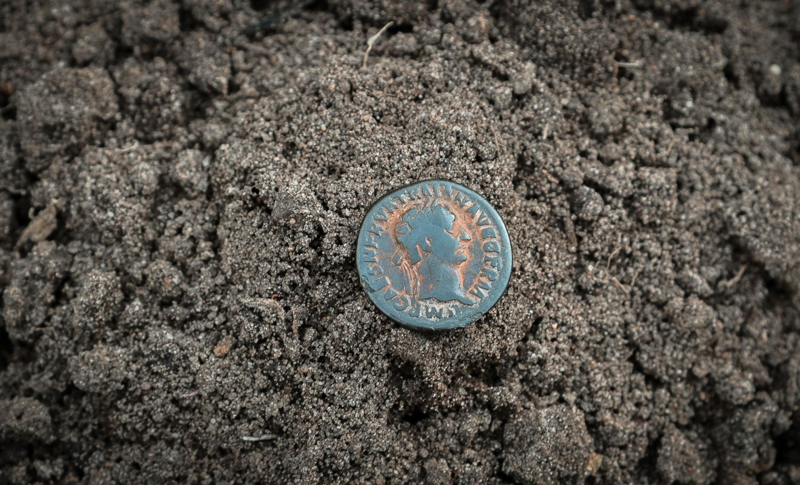 Teen Uncovers Ancient Greek Coin in Berlin, Challenging Historical Assumptions 