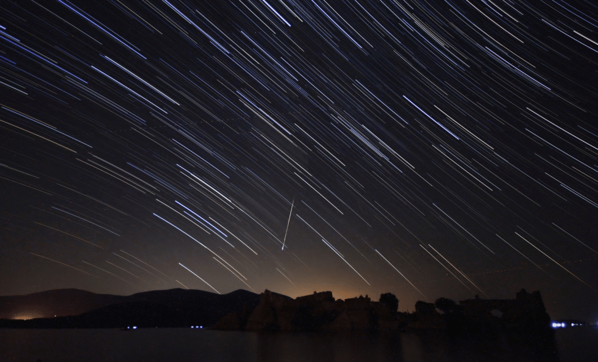 Halley’s Comet Debris Ignites Stunning Meteors During Eta Aquarid Peak: Best Times to Watch 