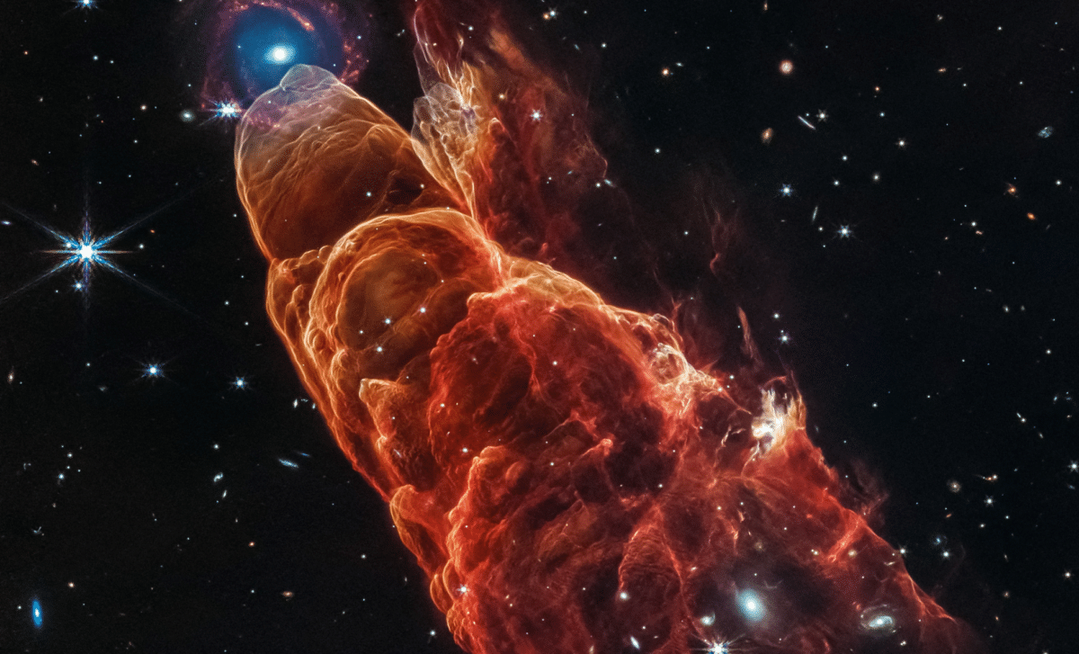Astronomers Unveil Vast Linear Structures Aimed at Milky Way’s Central Black Hole 