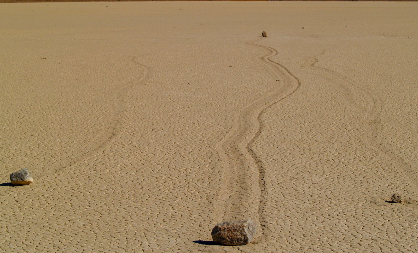 Scientists Finally Uncover How Death Valley’s Massive Sailing Stones Move on Their Own 