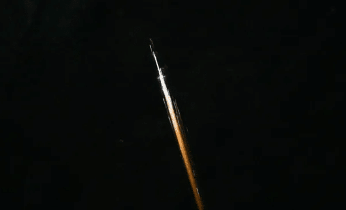 NASA Astronaut Captures Stunning Orbital Fireball During Atmospheric Reentry 